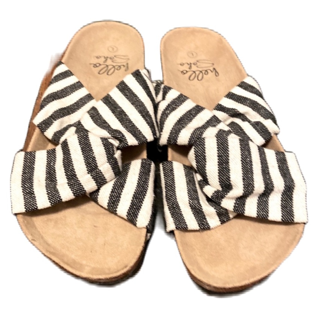 HELLO SOHO SANDALS NWOT